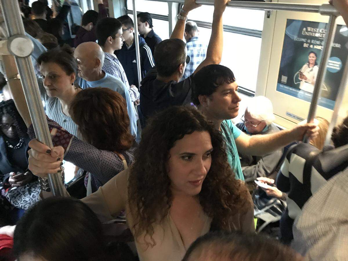 A shortage of working Metrorail trains led to cars packed to capacity in recent years as an aging fleet increasingly broke down. A new report cites union rules barring outside mechanic hires as a problem for Miami-Dade’s commuter rail as new trains from Hitachi arrive.