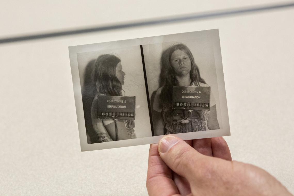 David Denmark, a Miami-Dade cold case homicide detective, holds a photo of murder victim Angela Chapman, whose body was found in a field in Southwest Miami-Dade on May 16, 1976. Denmark helped spearhead an investigation of serial killer Samuel Little in Miami-Dade County.