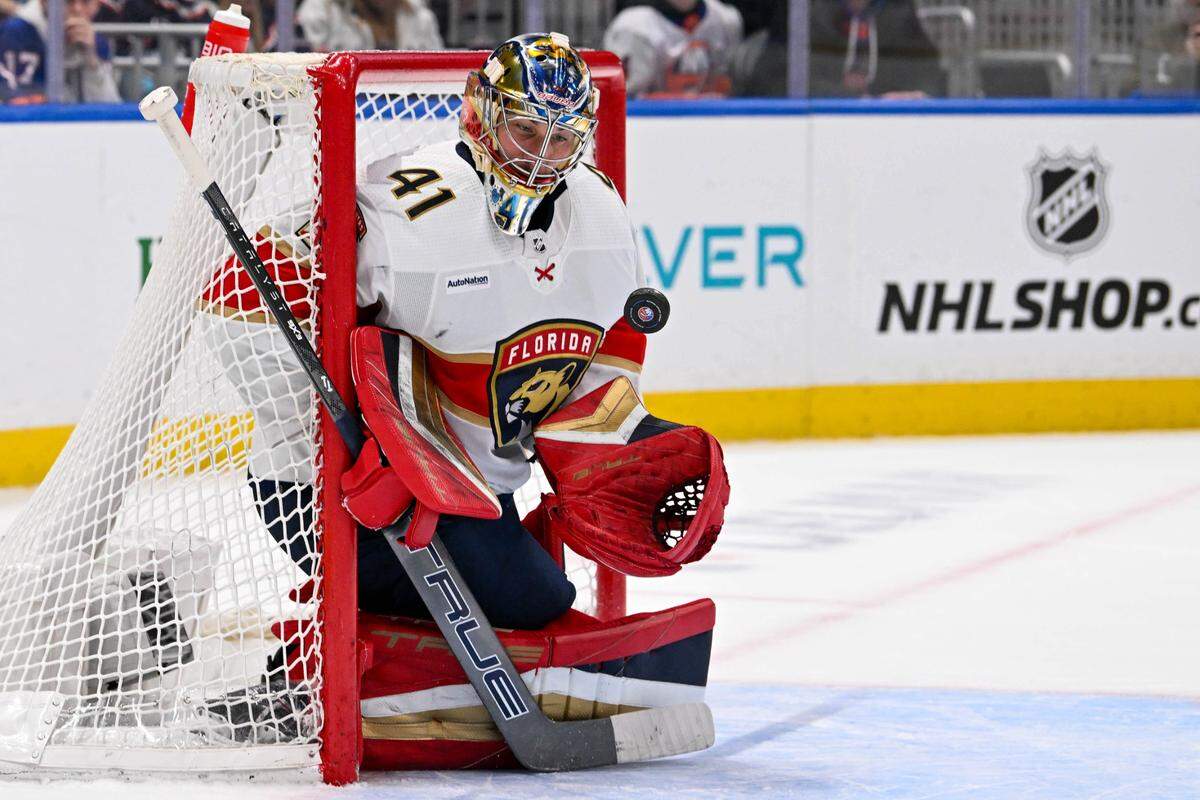 Jan 27, 2024; Elmont, New York, USA; Florida Panthers goaltender Anthony Stolarz (41) makes a save against the New York Islanders during the second period at UBS Arena.