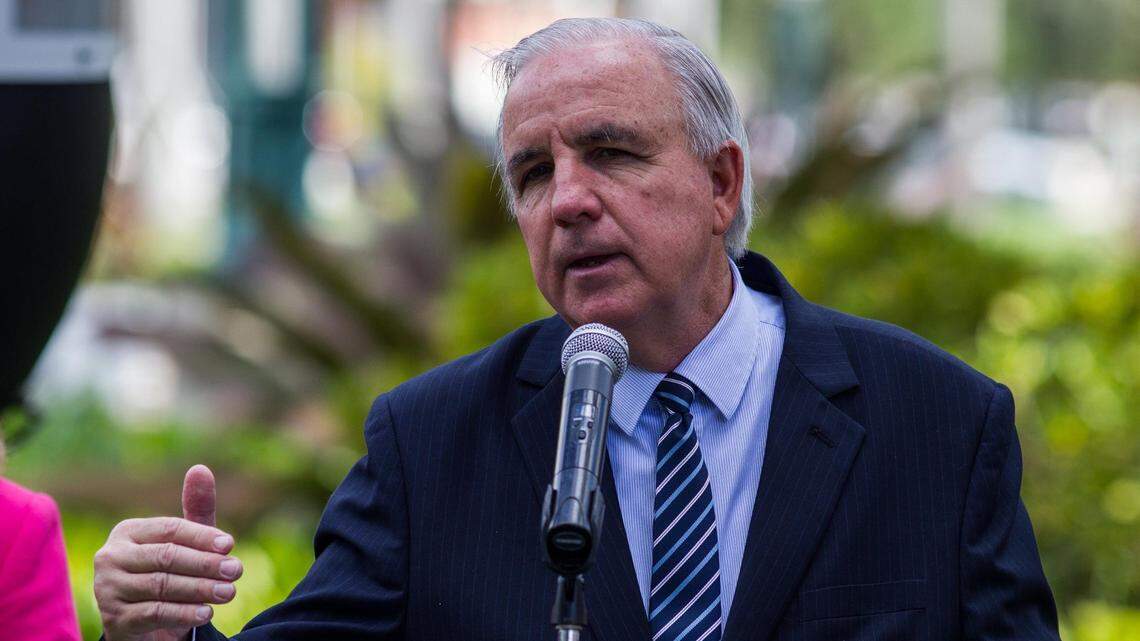 Miami-Dade County Mayor Carlos Gimenez supports a proposed county charter amendment banning per-signature payments to petition gatherers. County Commissioner Xavier Suarez launched an ad claiming the measure makes it harder to recall Gimenez.
