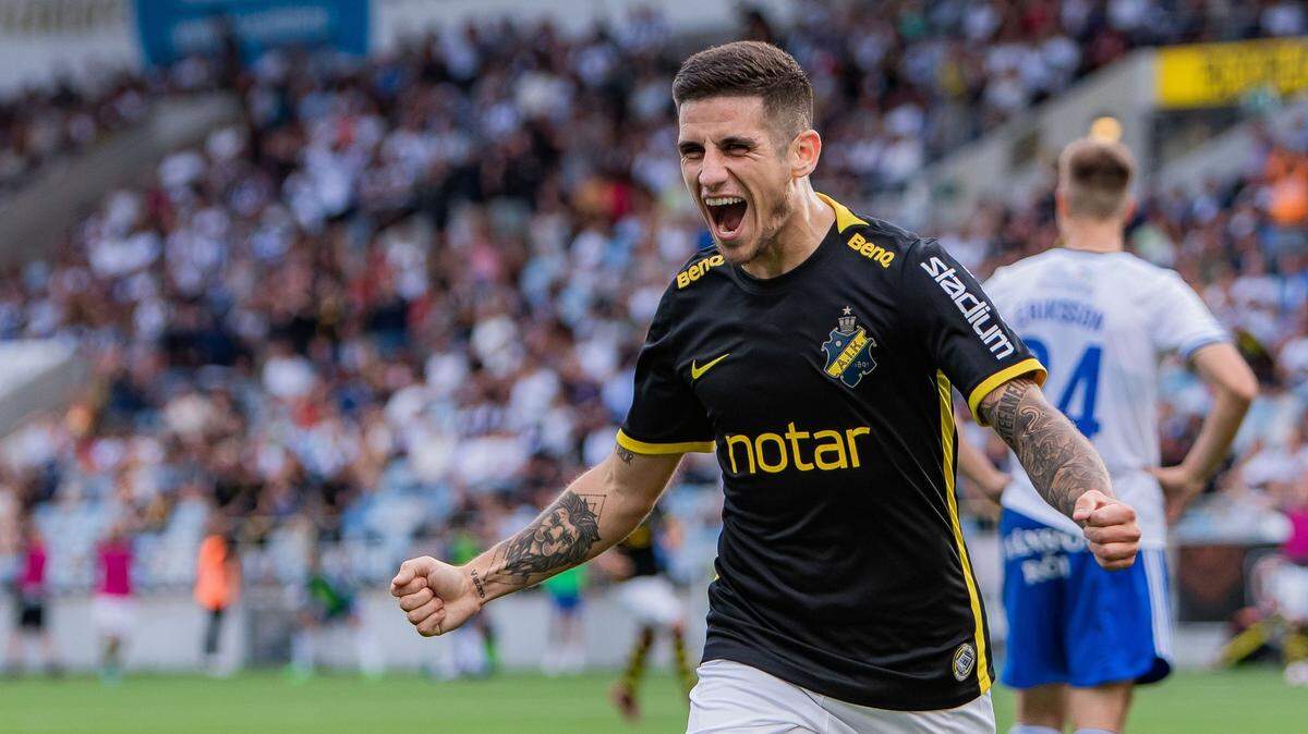 Nicolás “Chicho” Stefanelli, un mediocampista ofensivo de 28 años que también puede jugar de delantero, se unió al Inter Miami procedente del club sueco AIK Fotboll, anunció el club el jueves. 
