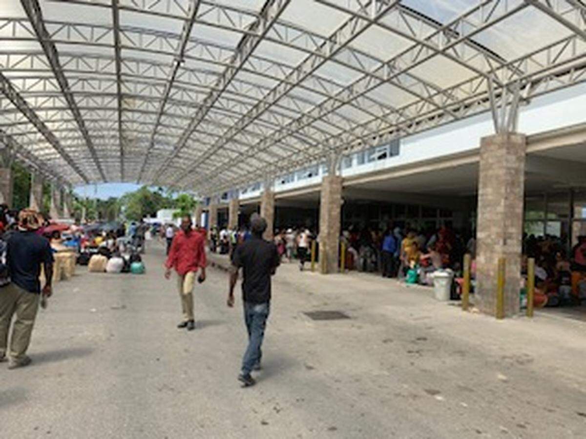 Hundreds of U.S.-bound passengers were stranded in Haiti after the smell of smoke closed Port-au-Prince’s Toussaint Louverture International Airport on Tuesday.
