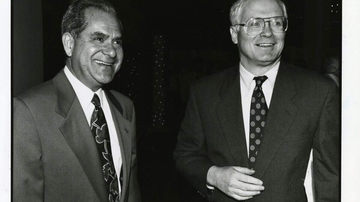 Jorge Mas Canosa y el ex director del Miami Herald David Lawrence en 1992, en un acto benéfico de Easter Seal Society en Raddisson Mart.
