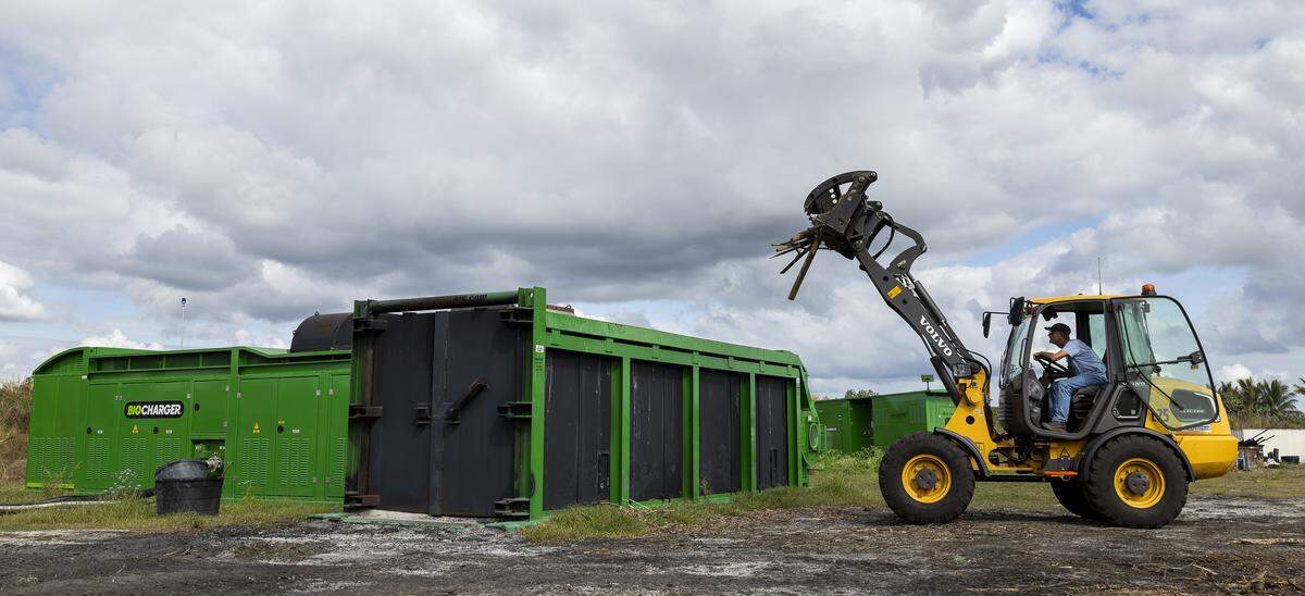 James Hilliard, a mechanical designer with Air Burners, uses an electric compact wheel loader to shift wood waste on Thursday, Jan. 8, 2026, in Palm City, Fla. Air Burners is a manufacturer of air curtain burner systems, which provide a controlled way to dispose of wood and other vegetative waste.