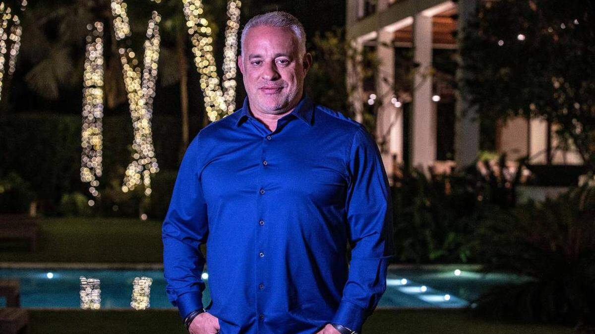John H. Ruiz, empresario, abogado y presidente ejecutivo de MSP Recovery, posa en su casa de Coral Gables el 8 de diciembre de 2021.