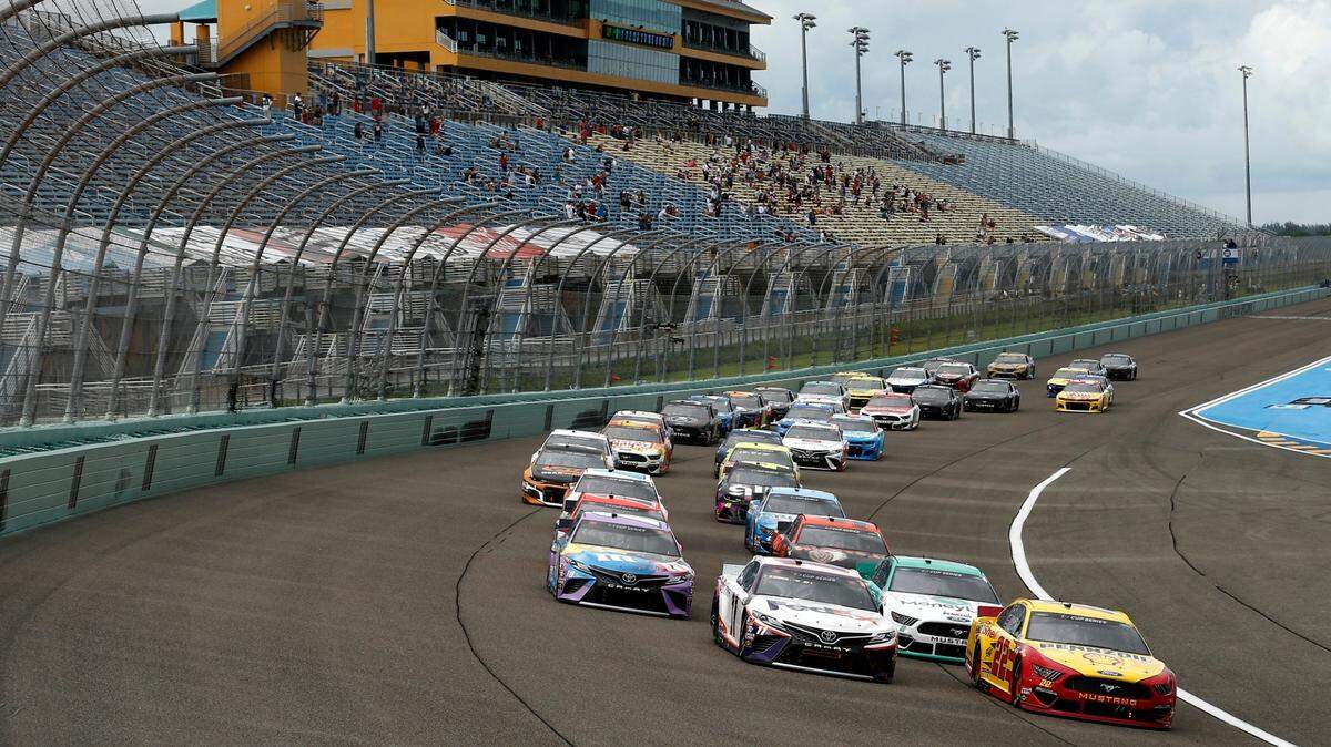 HOMESTEAD, FLORIDA - JUNE 14: Joey Logano, driver of the #22 Shell Pennzoil Ford, and Denny Hamlin, driver of the #11 Toyota, lead the field to start the NASCAR Cup Series Dixie Vodka 400 at Homestead-Miami Speedway on June 14, 2020 in Homestead, Florida. (Photo by Michael Reaves/Getty Images)