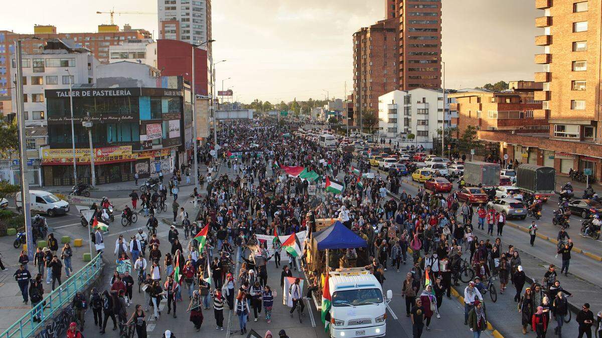 View of pro-Palestinian protest at the U.S. embassy in Bogota, Colombia, on Oct, 7, 2025.