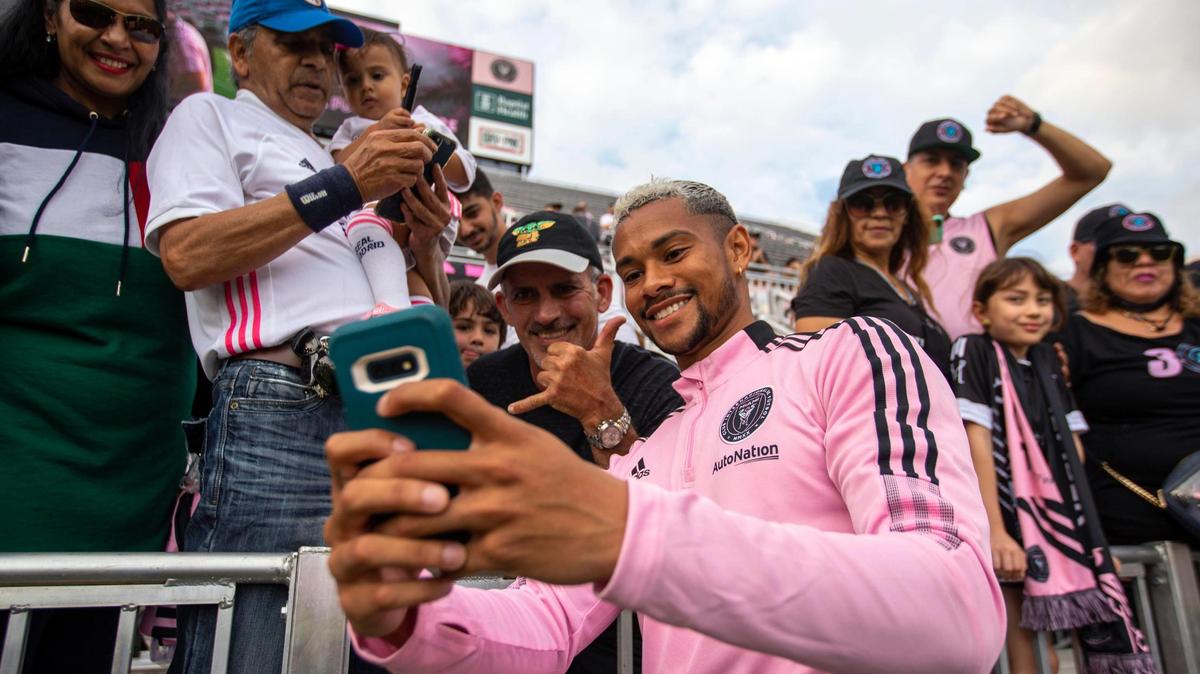 Inter Miami CF new acquisition Ariel Lassiter takes a selfie with fans after an open training session at DRV PNK Stadium in Fort Lauderdale, Florida, on Saturday, February 5, 2022.