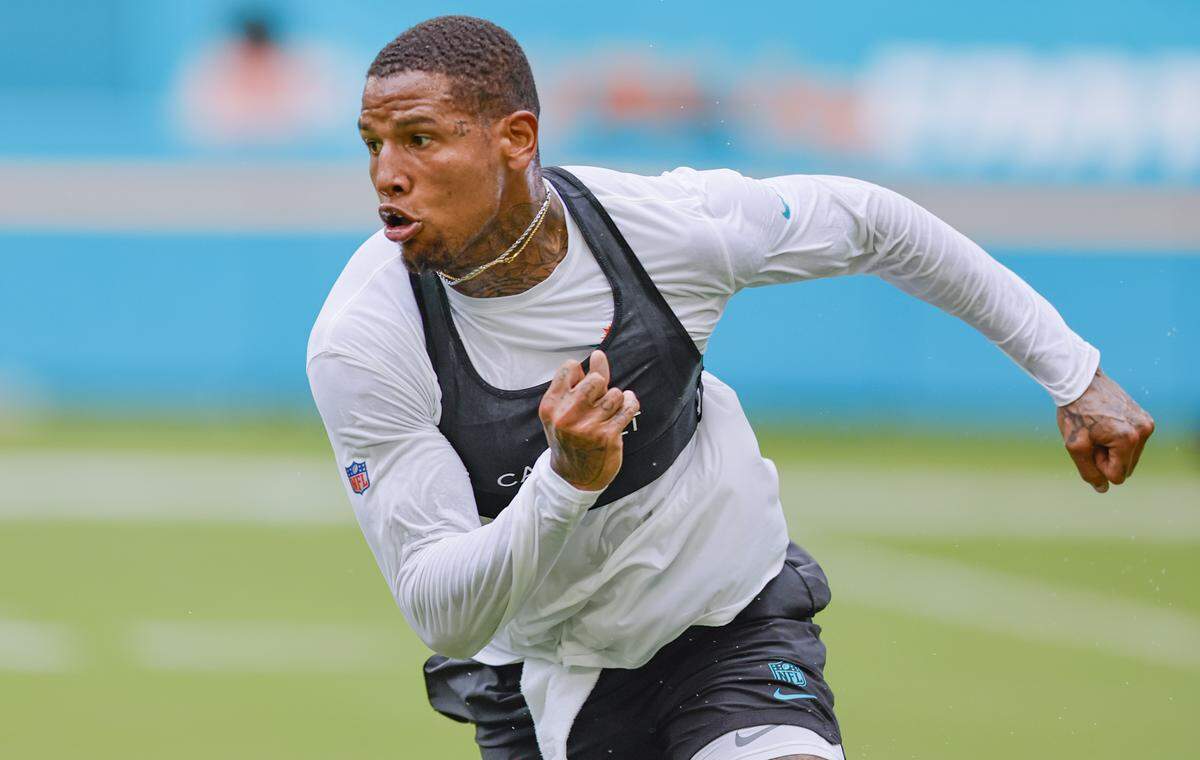 Miami Dolphins tight end Darren Waller (83) warms up before an NFL football game against the Jacksonville Jaguars at Hard Rock Stadium in Miami Gardens, Florida, on Saturday, August 23, 2025.