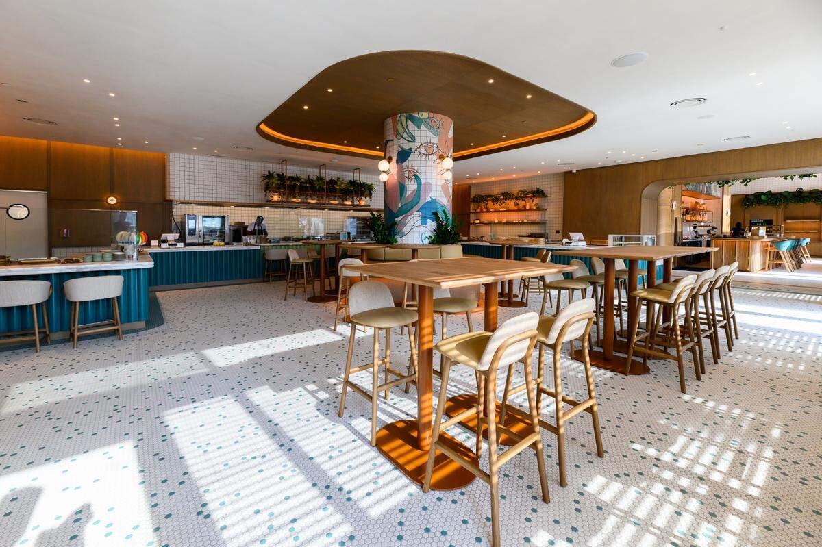 El interior de The B100M, en el downtown de Miami, cuenta con tres conceptos de chefs.