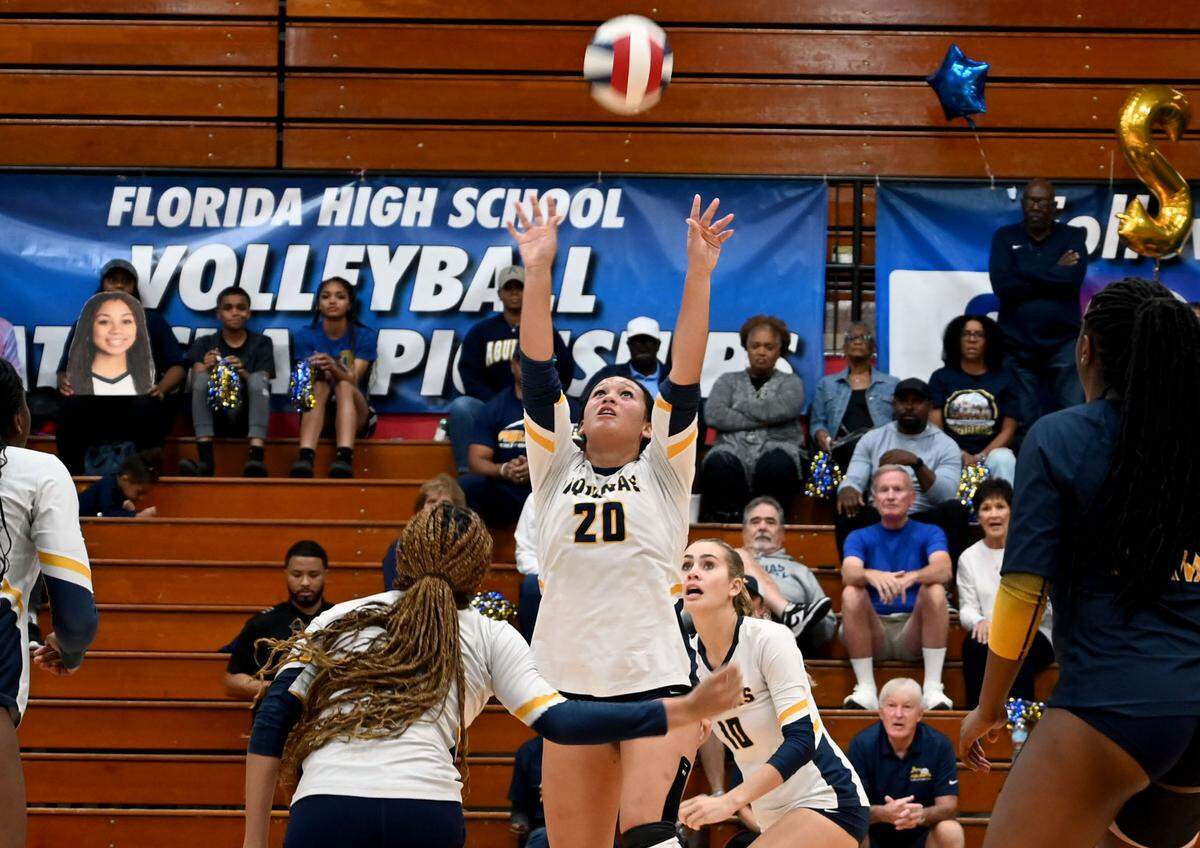 St. Thomas Aquinas junior setter Mikayla Porter sets up a shot against Viera during the Class 6A state championship match at the FHSAA girls volleyball state tournament on Thursday at Polk State College in Winter Haven.