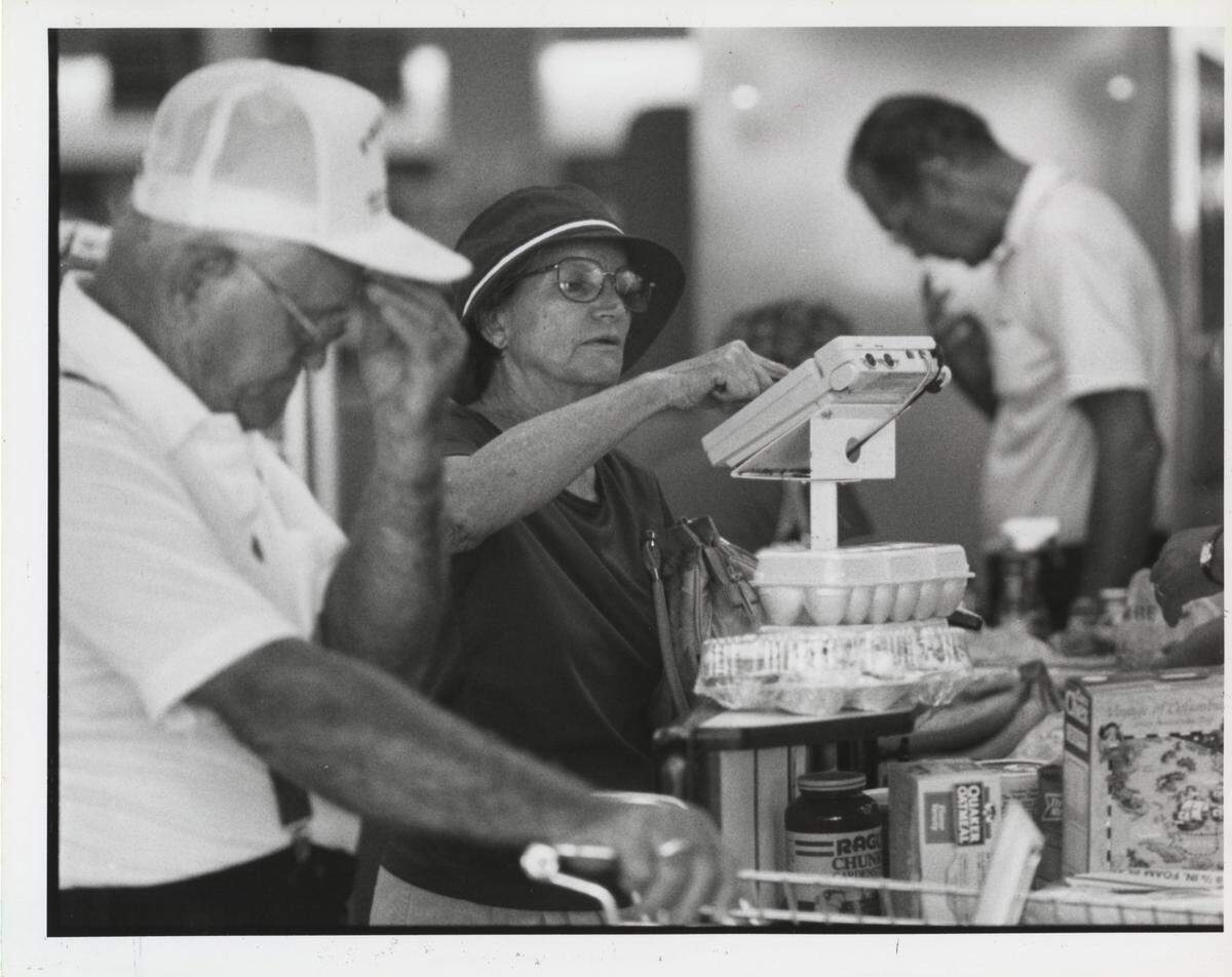 In 1992, shoppers at a reopened Winn Dixie at 240 NE Eighth St. in Homestead.