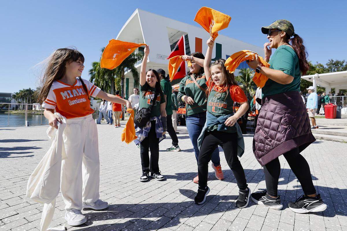 Pia Gasteazoro, 6, Amaia Gasteazoro, 8, Zoe Escobar, 6, dance with moms Nicole Gasteazoro and Dyana Castro, seen left to right, during Friday’s pep rally.