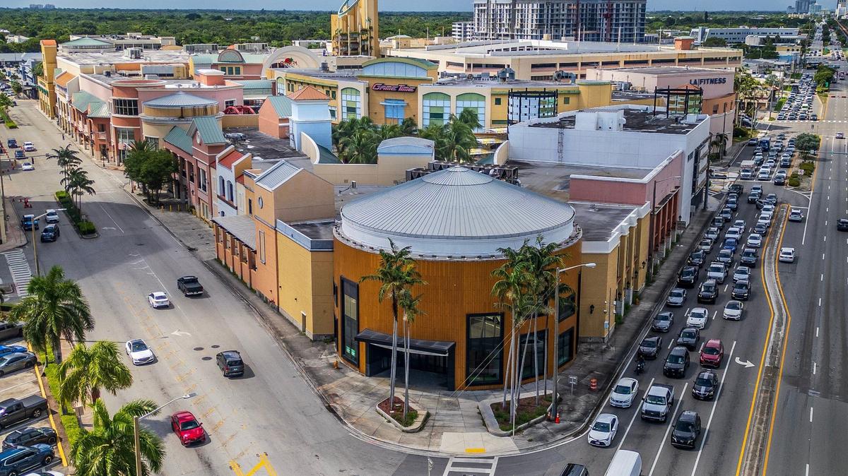 Vista de Shops at Sunset Place en South Miami el 11 de septiembre de 2024..