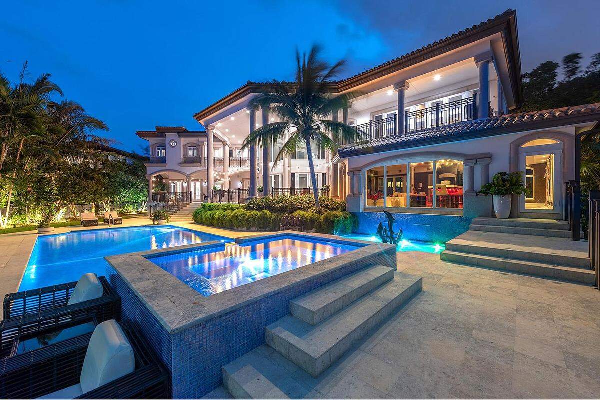 24 Tahiti Beach Island Rd., Coral Gables, FL