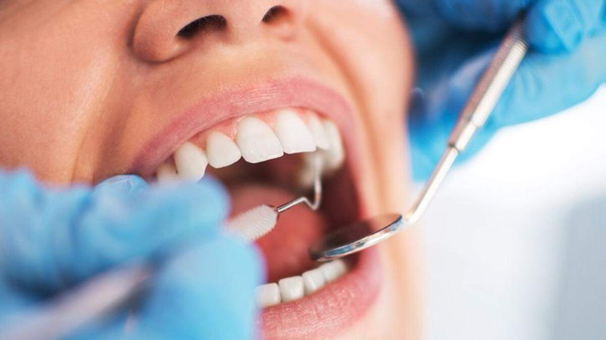 Hollywood, Florida dentist Eric Schuetz has two Florida Department of Health administrative complaints pending against him.