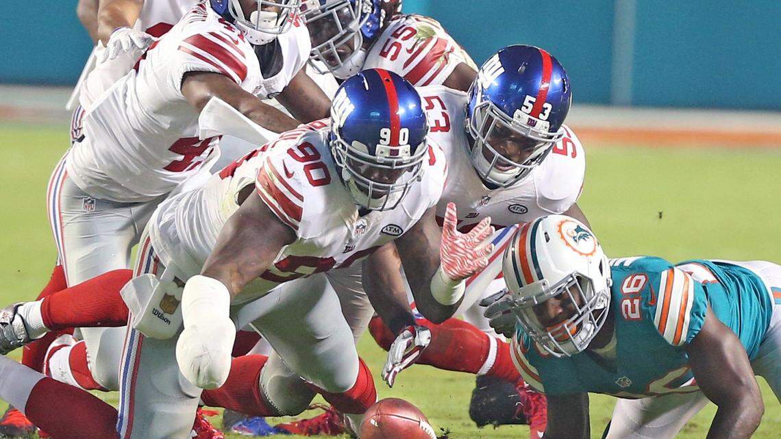 Bucs defensive coordinator Mike Smith calls a 347-pound player 'svelte'