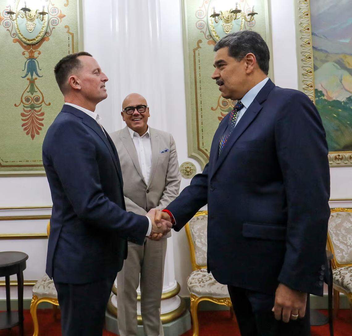 A handout photo released by Venezuela’s Presidency shows Venezuelan President Nicolás Maduro (right) speaking with U.S. President Donald Trump’s special envoy, Richard Grenell, at the Miraflores Presidential Palace in Caracas on January 31, 2025.