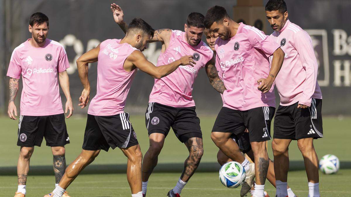 Inter Miami defender Jordi Alba (18), midfielder Rodrigo de Paul (7) and defender Marcelo Weigandt (57) run drills during a team practice session at the Florida Blue Training Center on Thursday, Dec. 4, 2025, in Fort Lauderdale, Fla.