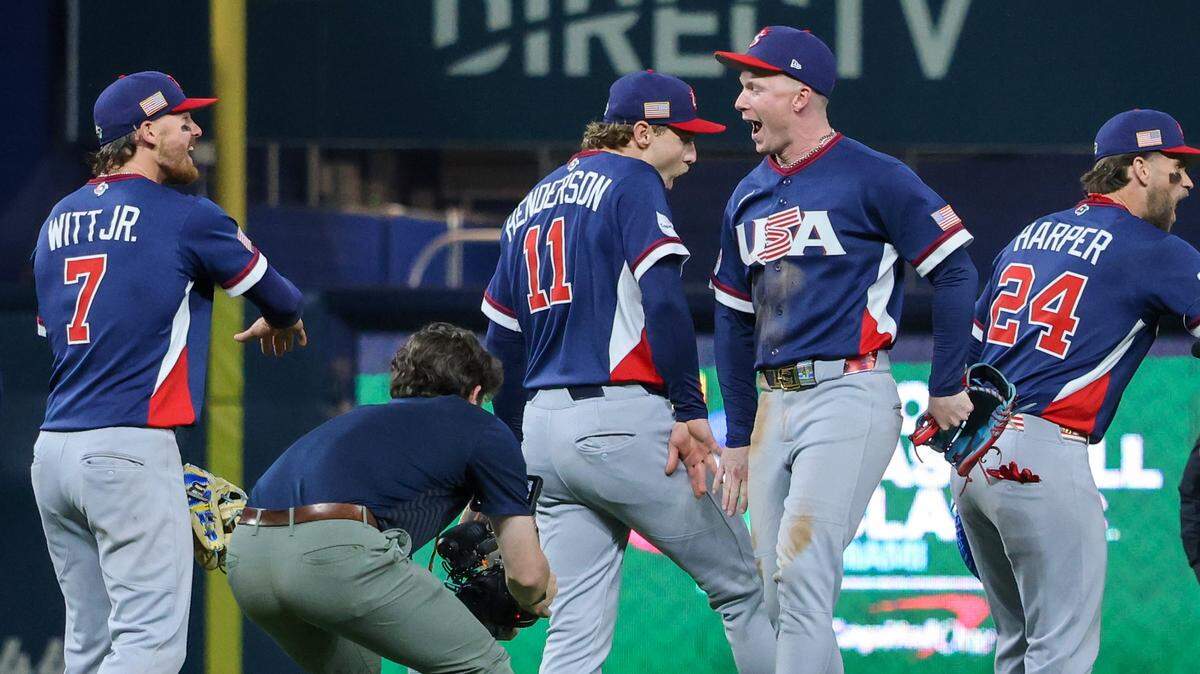 Estados Unidos derrotó 2-1 a República Dominicana el domingo en Miami y avanzó por tercera ocasión seguida a la final del Clásico Mundial de Béisbol.