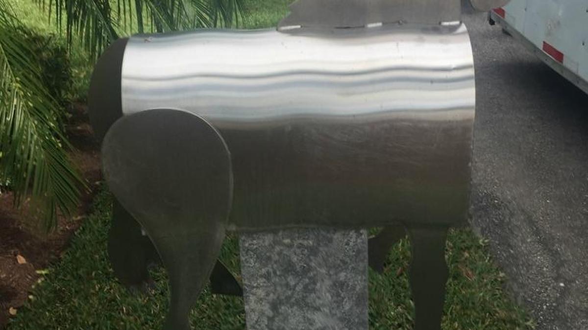 Bill Gates wants this mailbox back in Wellington.