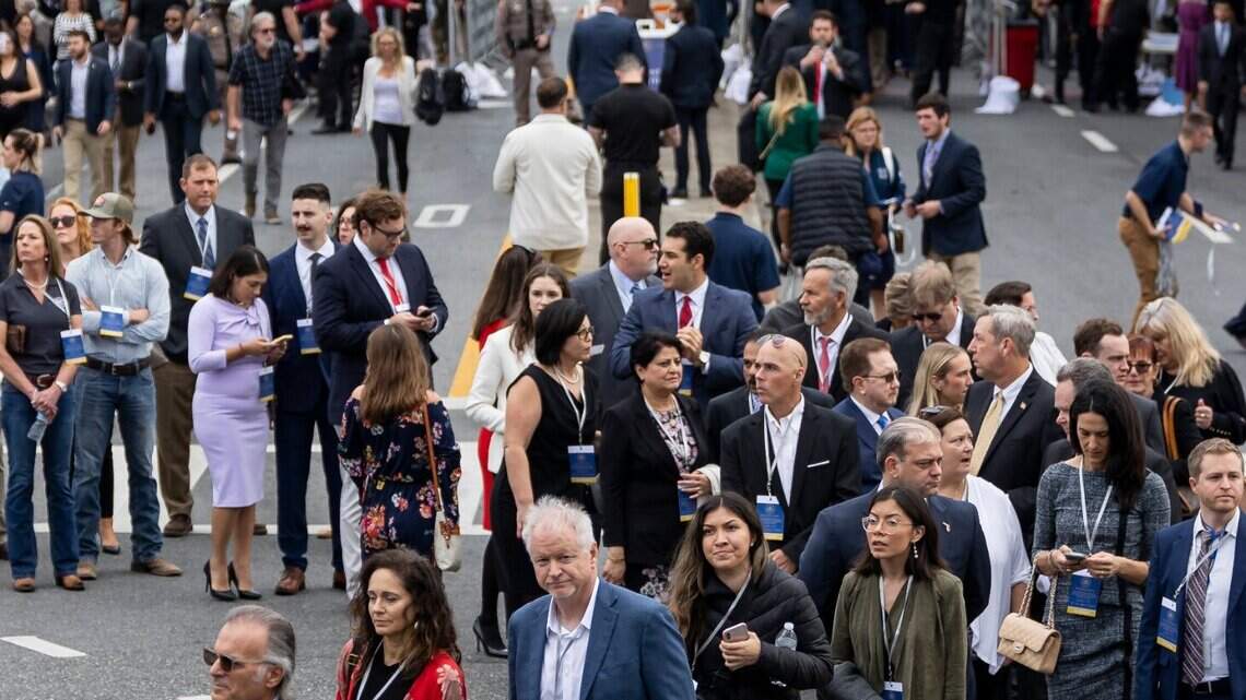 DeSantis inauguration planned to give donors special treatment. They got long lines, few seats