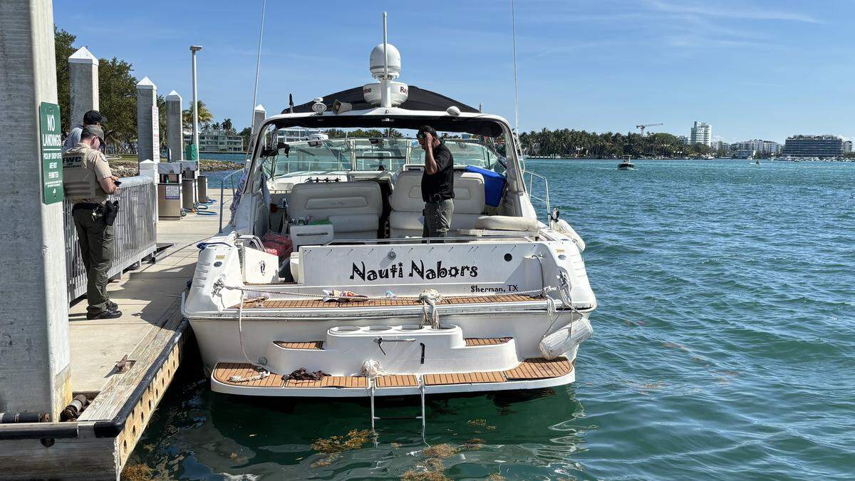 Según una persona que se encontraba a bordo, la embarcación (que se ve en la foto) explotó y dejó 11 heridos. Se trata de un Press Cruiser 400 Express, un crucero de cabina de 12 metros llamado Nauti Nabor, procedente de Sherman (Texas).