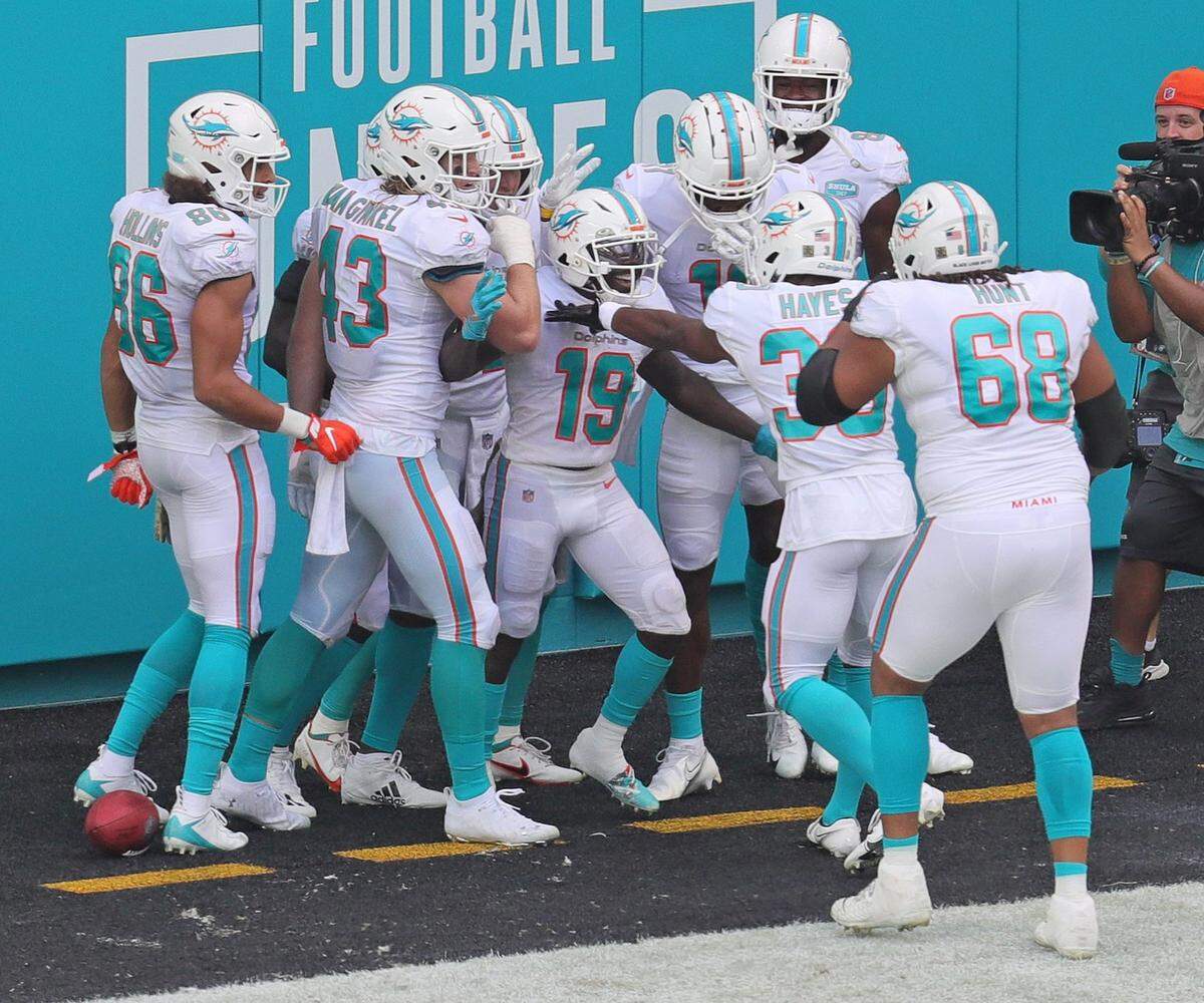 Miami Dolphins wide receiver Jakeem Grant (19) and celebrates with teammates after a second quarter touchdown against the Los Angeles Rams at Hard Rock Stadium in Miami Gardens on Sunday, November 1, 2020.