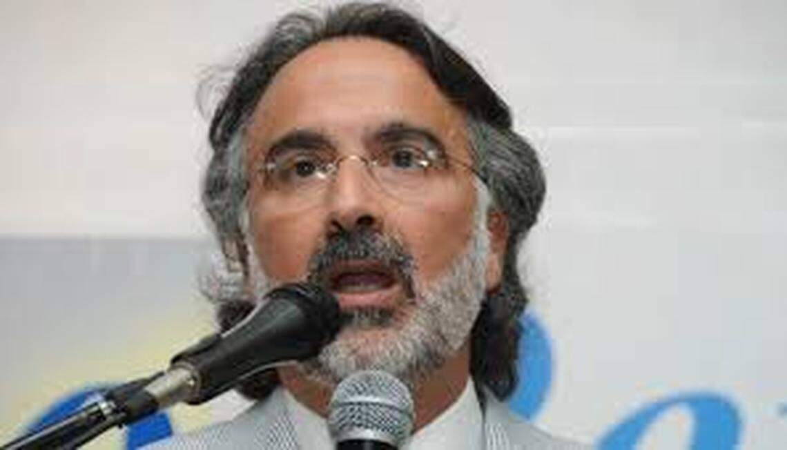 Andrés Dauhajre Hijo’s consulting firm helped the Dominican government evaluate proposals to build the Punta Catalina coal-fired plant. When Odebrecht won the contract, the firm was paid millions by the company for its advice.