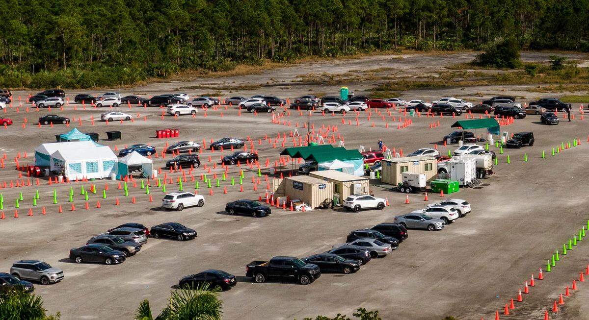 Lines of cars seen at Zoo Miami to get the COVID-19 test on Tuesday afternoon, Jan. 4, 2021.