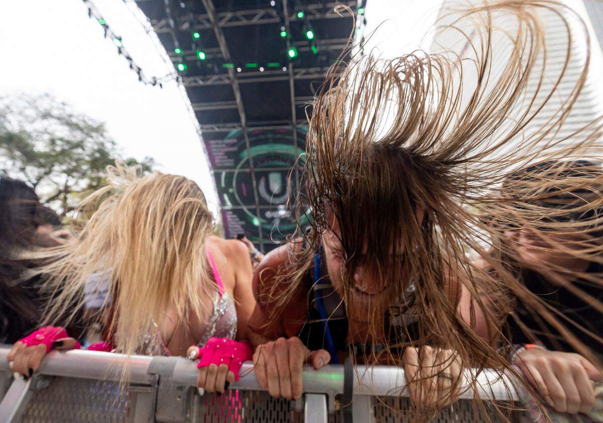 Kescily Fairbanks, left, and Frank Chipolone dance as Level Up performs during Ultra Music Festival’s 25th anniversary at Bayfront Park on Saturday, March 29, 2025, in downtown Miami, Fla.
