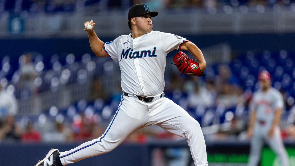 Miami Marlins pitcher Valente Bellozo (83) throws the ball during the first inning of an MLB game against the Cincinnati Reds at LoanDepot Park on Wednesday, August 7, 2024, in Miami, Fla.