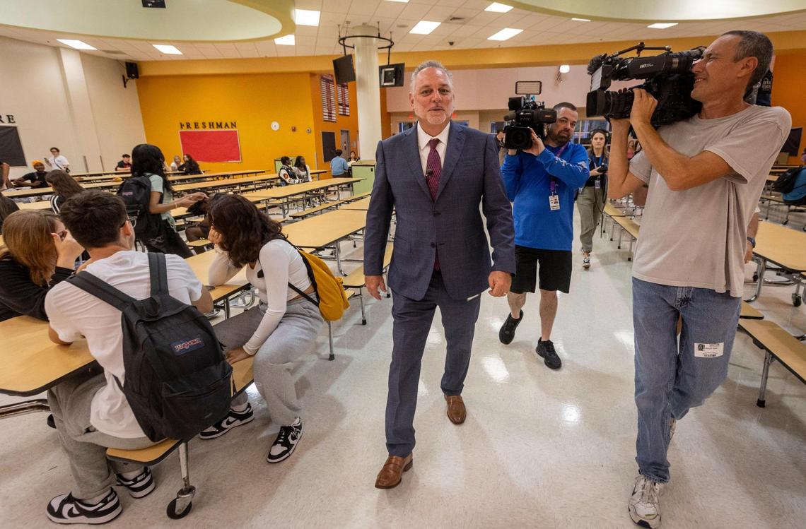 Coconut Creek, August 21, 2023 - Broward Schools Superintendent Peter Licata, center, walks around the cafeteria at Monarch High School surrounded by TV cameras on the first day of classes in Broward County. BROWARD COUNTY, August 21, 2023 - Superintendent Peter Licata around for the first day of school in Broward. We{ll go to three schools in the morning and then the press conference at 3:30 p.m. 7:10 – 7:35 a.m. Monarch High School 5050 Wiles Road Coconut Creek, 33073 8:15 – 8:45 a.m. Broadview Elementary School 1800 S.W. 62nd Avenue North Lauderdale, 33068 9 – 9:30 a.m. Lauderdale Lakes Middle School 3911 N.W. 30th Avenue Lauderdale Lakes, 33309 3:30 p.m. First Day of School News Conference Kathleen C. Wright Administration Center 600 S.E. Third Avenue Fort Lauderdale, 33301