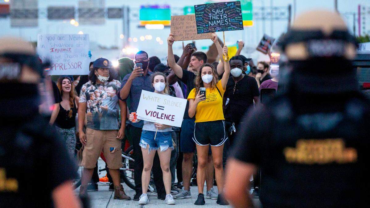 In June of 2020, the push to revive Miami-Dade’s dormant civilian review panel began with the murder of George Floyd, which sparked demonstrations in Miami and across the country. Here, FHP troopers dressed in riot gear block and contain protesters blocking I-95 N after they broke through fencing from NW 26th Street, during a “Justice for George Floyd” protest that started in Wynwood, June 5, 2020.