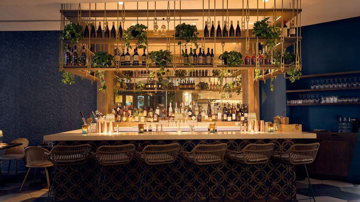 The bar at Wayan.