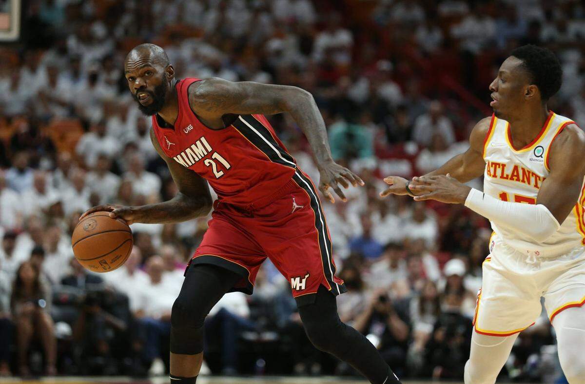 Miami Heat center Dewayne Dedmon (21) drives to the basket as Atlanta Hawks forward Onyeka Okongwu (17) defends in Round 1 Game 5 of the NBA Playoffs at the FTX Arena in Miami on April 26, 2022.
