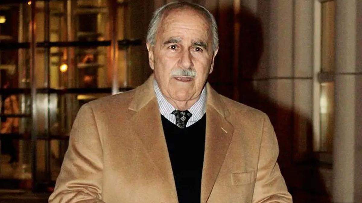 Thomas Farese, the reputed consigliere of the Colombo crime family, is pictured leaving federal court in New York in November 2012 after he was acquitted of money laundering.