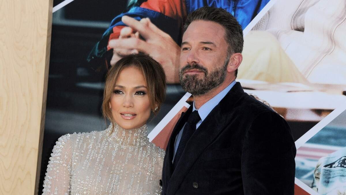 Ben Affleck and Jennifer Lopez together on a red carpet.