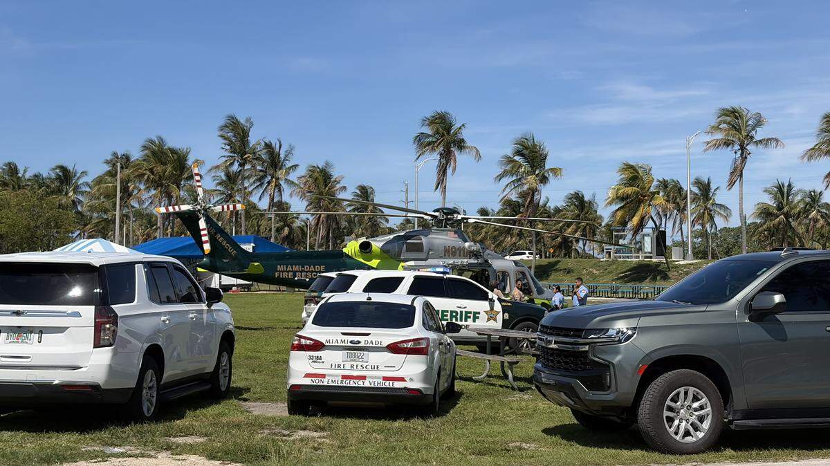 15 people hurt in possible boat blast at Haulover Sandbar