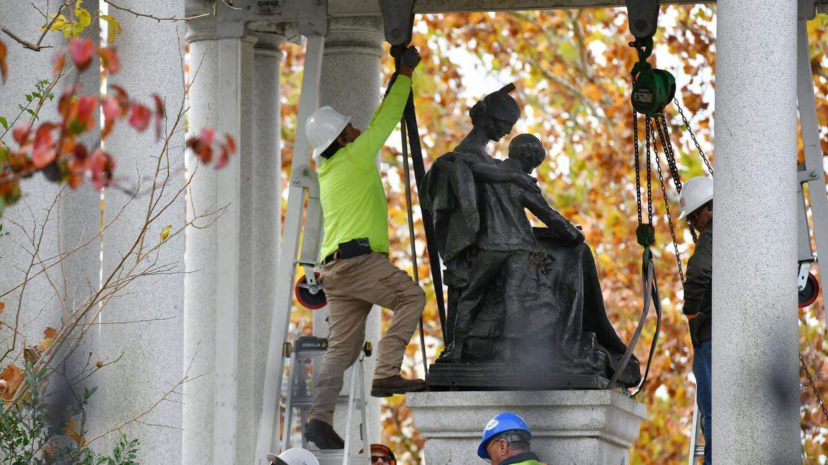 Crews began the process of removing Confederate statues in Jacksonville’s Springfield Park on Dec. 27, 2023, after years of debate.