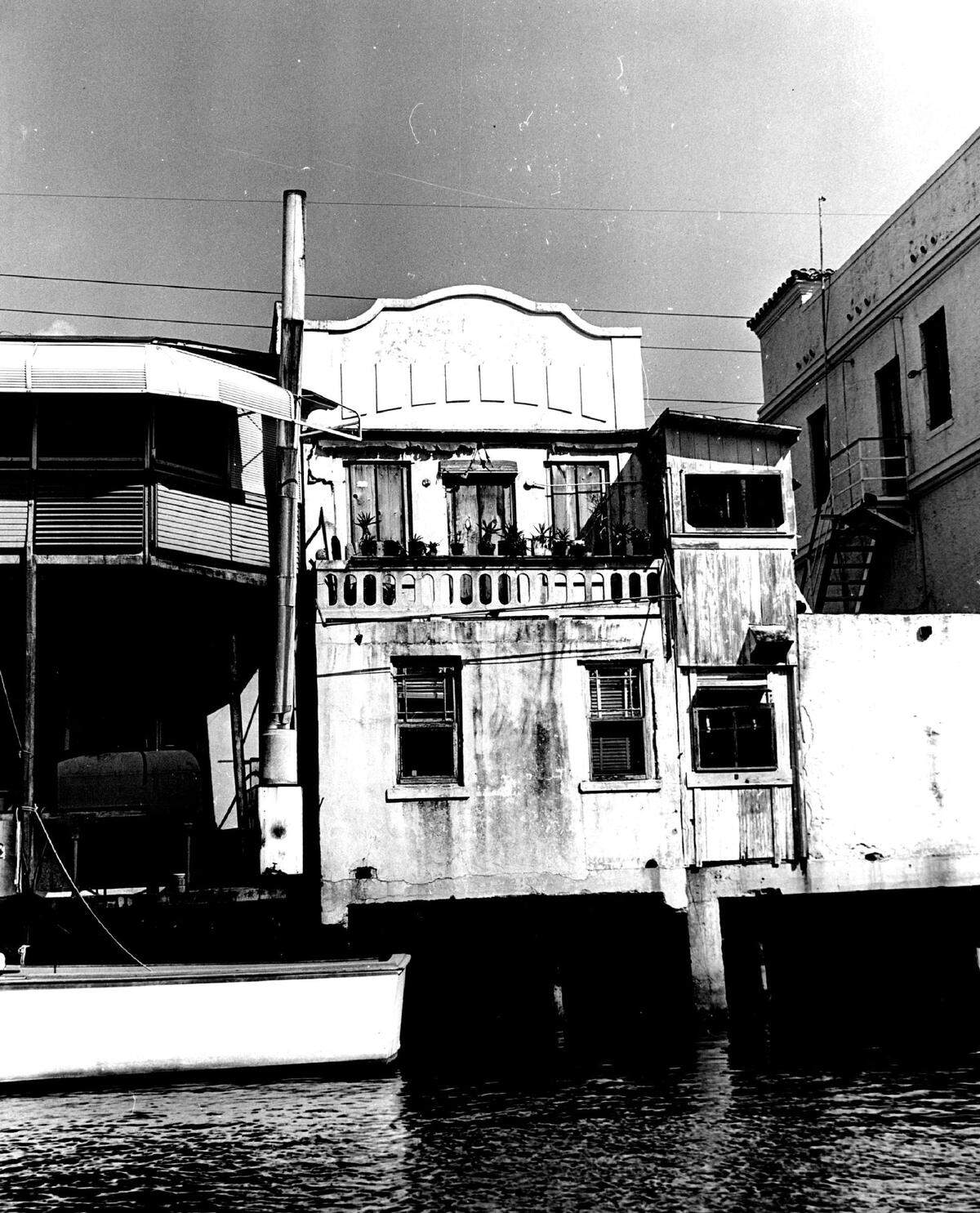 A building on the bank of the Miami River in 1962.