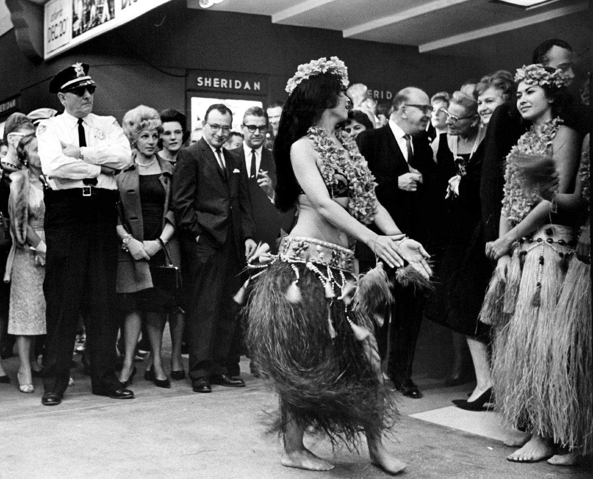 For the Miami Beach premiere of “Mutiny on the Bounty” at the Sheridan Theater on 41st Street in 1962, dancers from the Mai-Kai restaurant in Fort Lauderdale dance on the sidewalk outside the movie house.