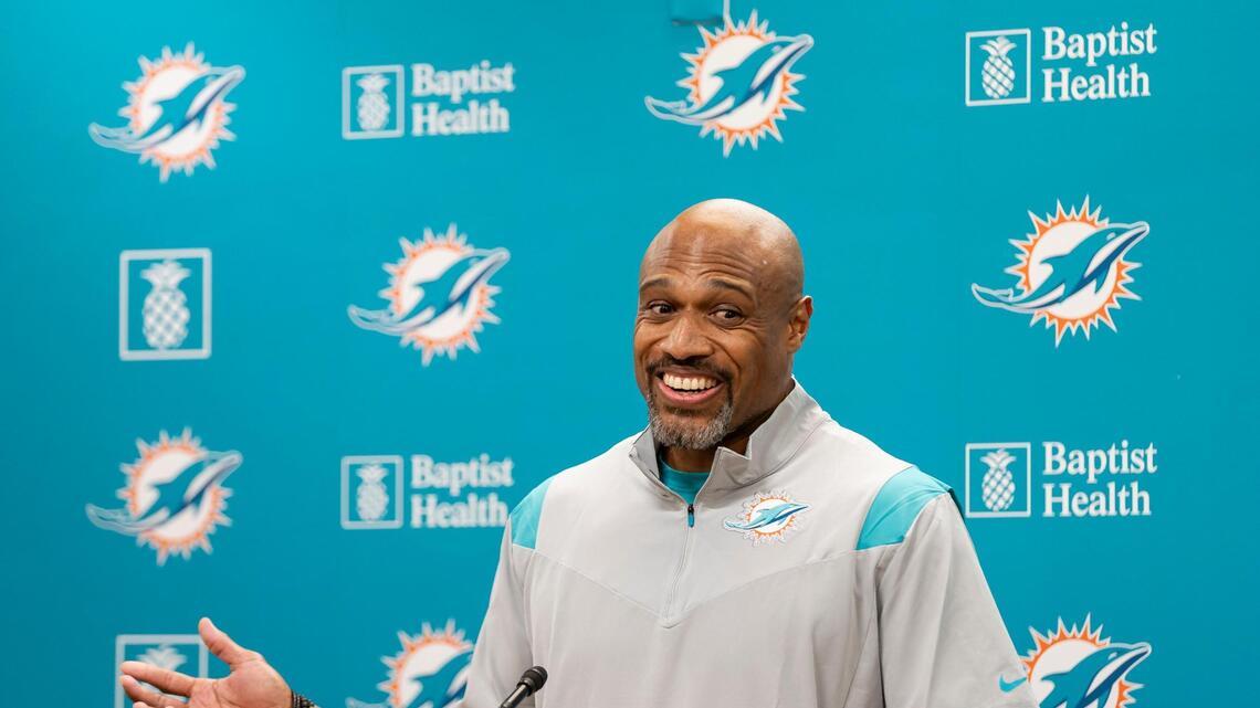 Dolphins hire former Seahawks assistant, make another coaching change