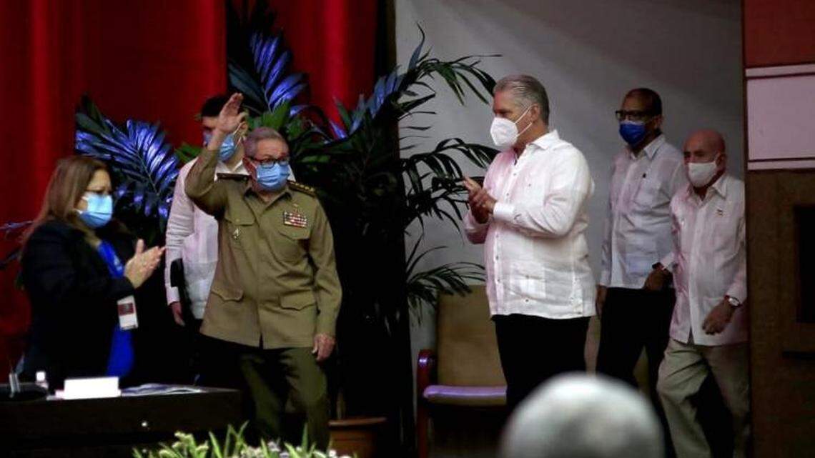 Raúl Castro says he will step down, marking end of era as Cuba faces economic crisis