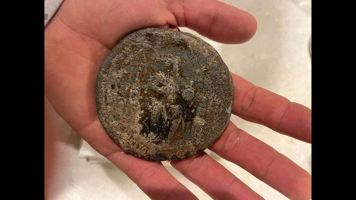 Capt. Mike Perna, an advisory board member for the 1715 Fleet Society, found the disc in eight feet of water at a wreck site known as the “Cabin Wreck.” The large ship is believed to be the wreck of the 471-ton Nuestra Señora de la Regla, which broke apart after hitting a reef, historians say.