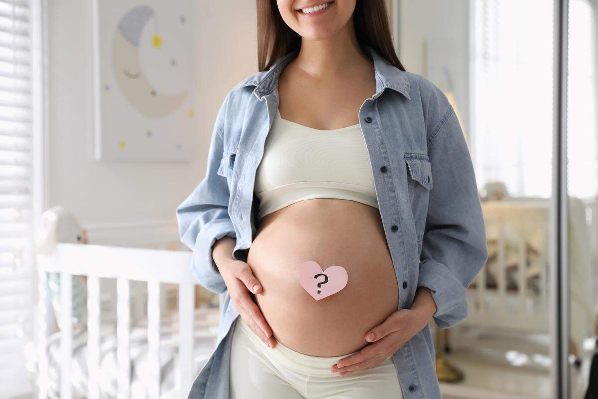 pregnant woman choosing baby name