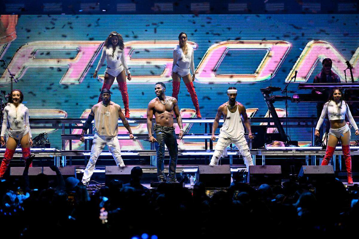 MIAMI, FLORIDA - DECEMBER 21: Jason Derulo performs during iHeartRadio Y100’s Jingle Ball 2024 Presented By Capital One at Kaseya Center on December 21, 2024 in Miami, Florida. (Photo by Jason Koerner/Getty Images for iHeartRadio)