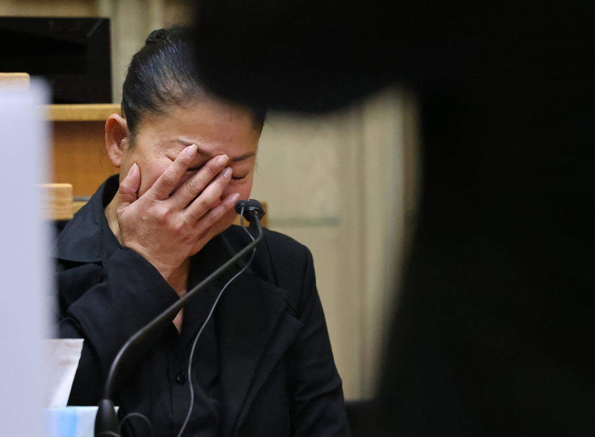 Lindsey Ma weeps while she testifies about the robbery that killed her son. Anthawn Ragan Jr., who went on a murder and robbery spree in 2013, appeared in Courtroom 4-6 for his death penalty sentencing for the killing of a 10-year-old boy during a nail salon robbery on Monday, February 9, 2026, at the Richard E. Gerstein Justice Building in Miami, Florida. Ragan waived his right to a jury trial, meaning Miami-Dade Circuit Court Judge Marisa Tinkler Mendez will decide on whether he gets life or death.