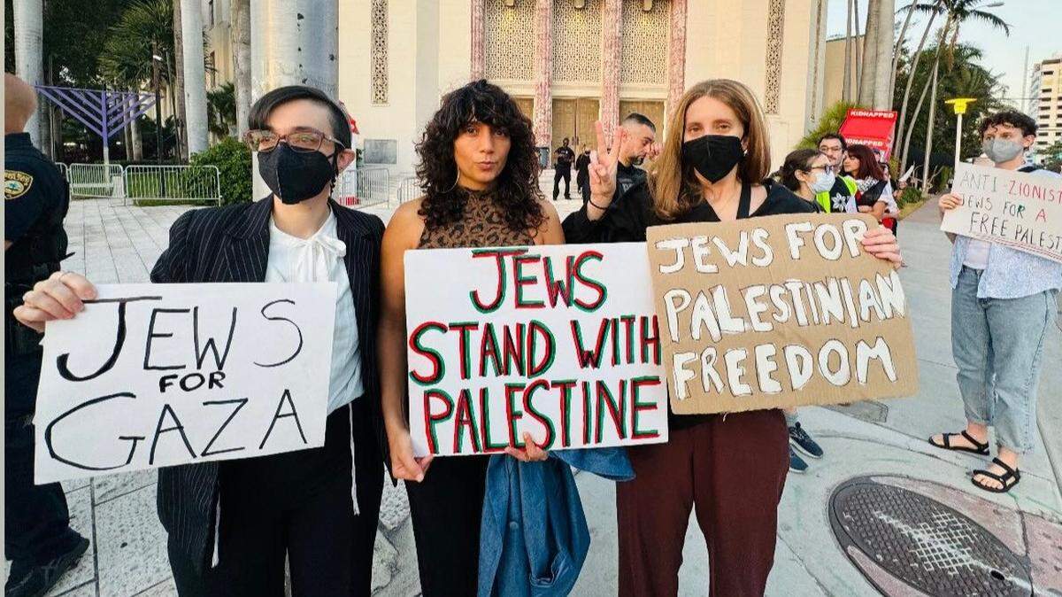 Back in February, protesters (left to right: Nikki Morse, Amanda Rose Fischer, Monica Uszerowicz) disrupted Alan Dershowitz speaking about Israel at Temple Emanu-El in Miami Beach. They were forcibly removed from the synagogue.