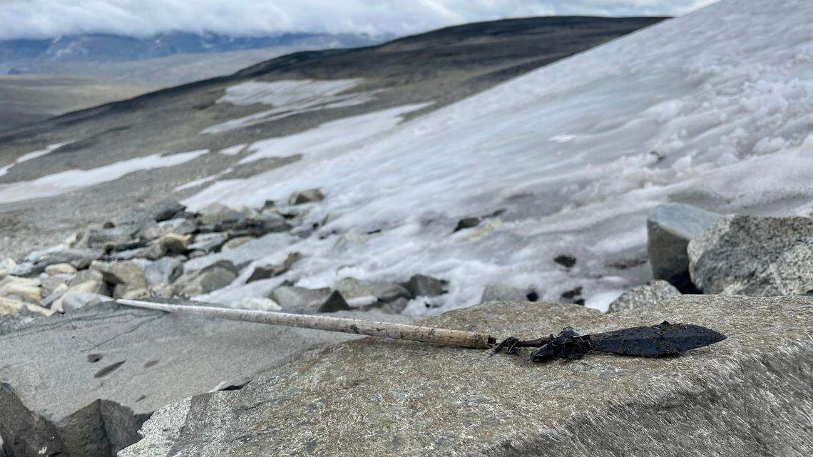 Archaeologists working in the Jotunheimen Mountains in Innlandet County, Norway, found Viking-era arrows in melting glaciers during Europe’s summer heat wave.